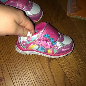 Poppy Trolls Velcro Light Up Sneakers.